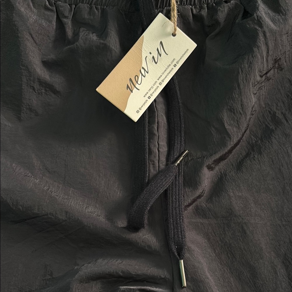 Light windbreaker pants NWT
